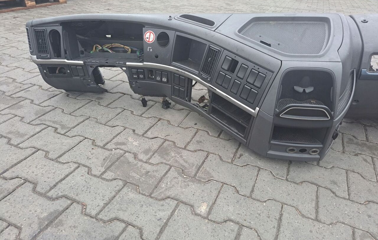 KONSOLA KOMPLETNA KOKPIT DESKA VOLVO FM 9 13 LIFT - Armatuurlaud - Veoauto: pilt 4 KONSOLA KOMPLETNA KOKPIT DESKA VOLVO FM 9 13 LIFT - Armatuurlaud - Veoauto: pilt 4