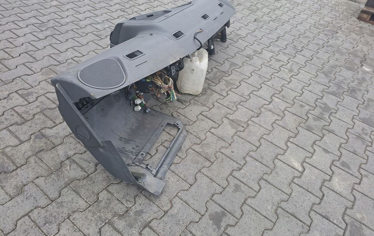 KONSOLA KOMPLETNA KOKPIT DESKA VOLVO FM 9 13 LIFT - Armatuurlaud - Veoauto: pilt 2 KONSOLA KOMPLETNA KOKPIT DESKA VOLVO FM 9 13 LIFT - Armatuurlaud - Veoauto: pilt 2