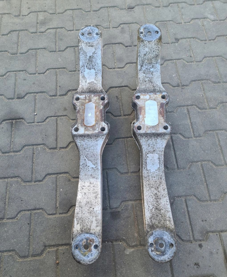 MOCOWANIE PRAWE LUB LEWE PODUSZEK ŁAPA KOŁYSKA DELFIN VOLVO FH 4 FH 5 22327290 - Vedrustus: pilt 2 MOCOWANIE PRAWE LUB LEWE PODUSZEK ŁAPA KOŁYSKA DELFIN VOLVO FH 4 FH 5 22327290 - Vedrustus: pilt 2