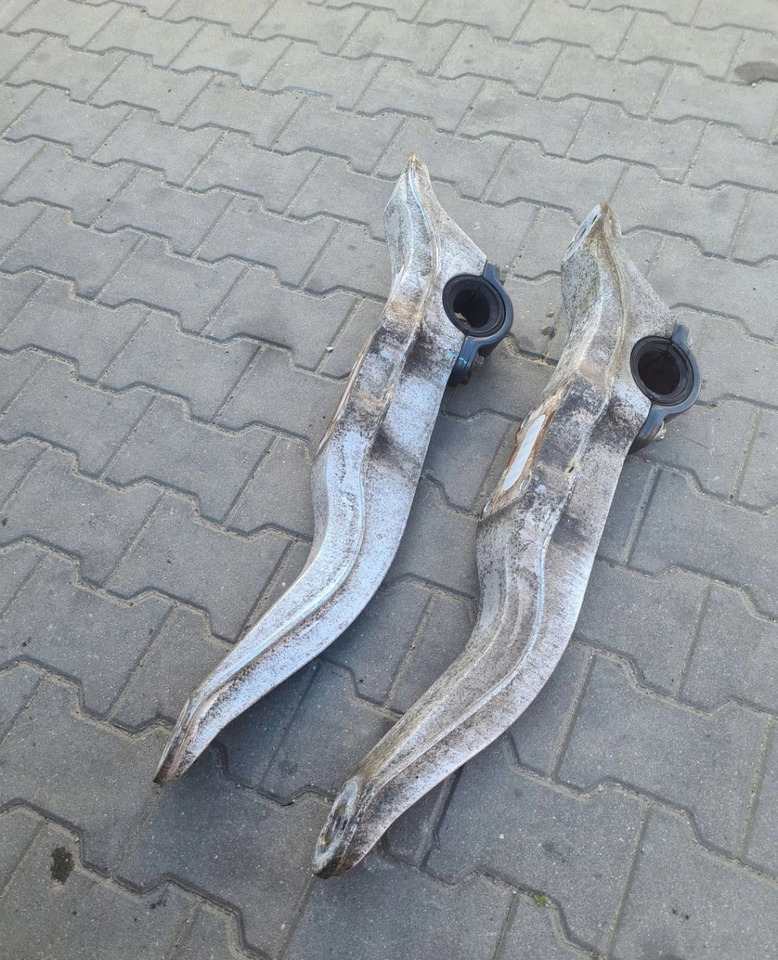 MOCOWANIE PRAWE LUB LEWE PODUSZEK ŁAPA KOŁYSKA DELFIN VOLVO FH 4 FH 5 22327290 - Vedrustus: pilt 3 MOCOWANIE PRAWE LUB LEWE PODUSZEK ŁAPA KOŁYSKA DELFIN VOLVO FH 4 FH 5 22327290 - Vedrustus: pilt 3