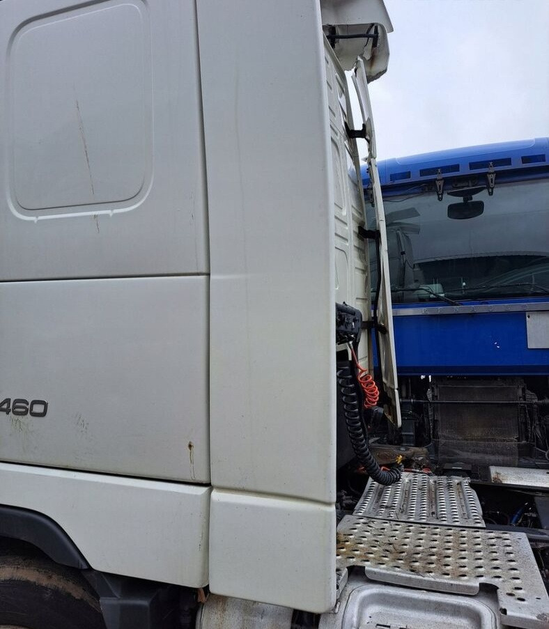 OWIEWKA LEWA SPOILER ZAKABINOWY VOLVO FH 12 13 - Aerodünaamika/ Spoiler - Veoauto: pilt 2 OWIEWKA LEWA SPOILER ZAKABINOWY VOLVO FH 12 13 - Aerodünaamika/ Spoiler - Veoauto: pilt 2