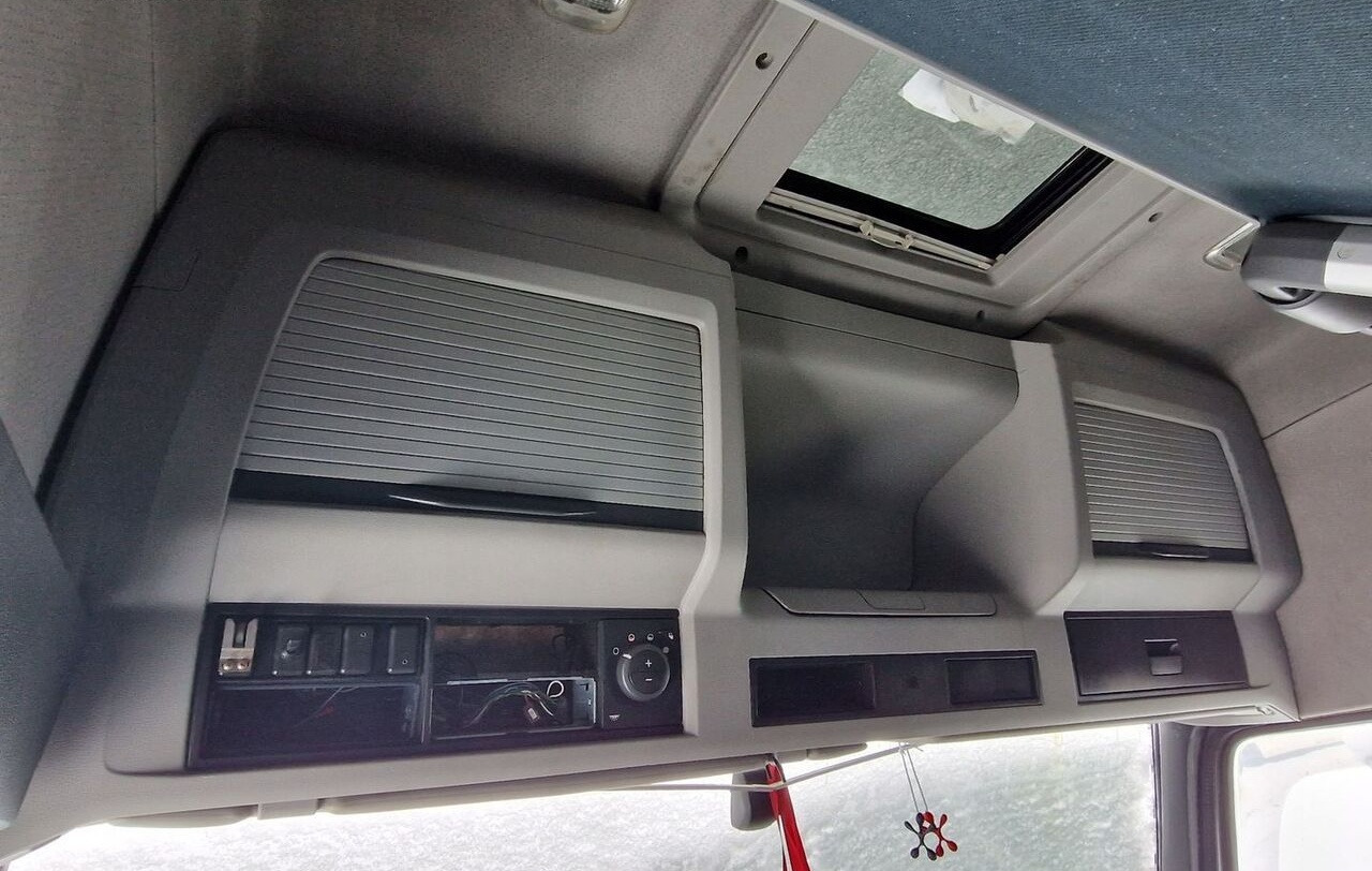 PÓŁKA KONSOLA GÓRNA SCHOWEK VOLVO FH 13 LIFT VOLVO FM KABINA XL - Armatuurlaud - Veoauto: pilt 1 PÓŁKA KONSOLA GÓRNA SCHOWEK VOLVO FH 13 LIFT VOLVO FM KABINA XL - Armatuurlaud - Veoauto: pilt 1