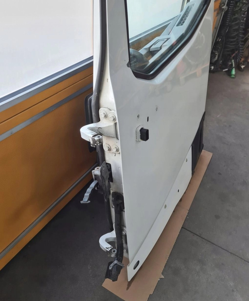 RENAULT DRZWI KOMPLETNE LEWE RENAULT GAMA T RANGE - Uks ja varuosad - Veoauto: pilt 4 RENAULT DRZWI KOMPLETNE LEWE RENAULT GAMA T RANGE - Uks ja varuosad - Veoauto: pilt 4