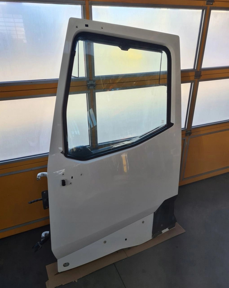 RENAULT DRZWI KOMPLETNE LEWE RENAULT GAMA T RANGE - Uks ja varuosad - Veoauto: pilt 2 RENAULT DRZWI KOMPLETNE LEWE RENAULT GAMA T RANGE - Uks ja varuosad - Veoauto: pilt 2