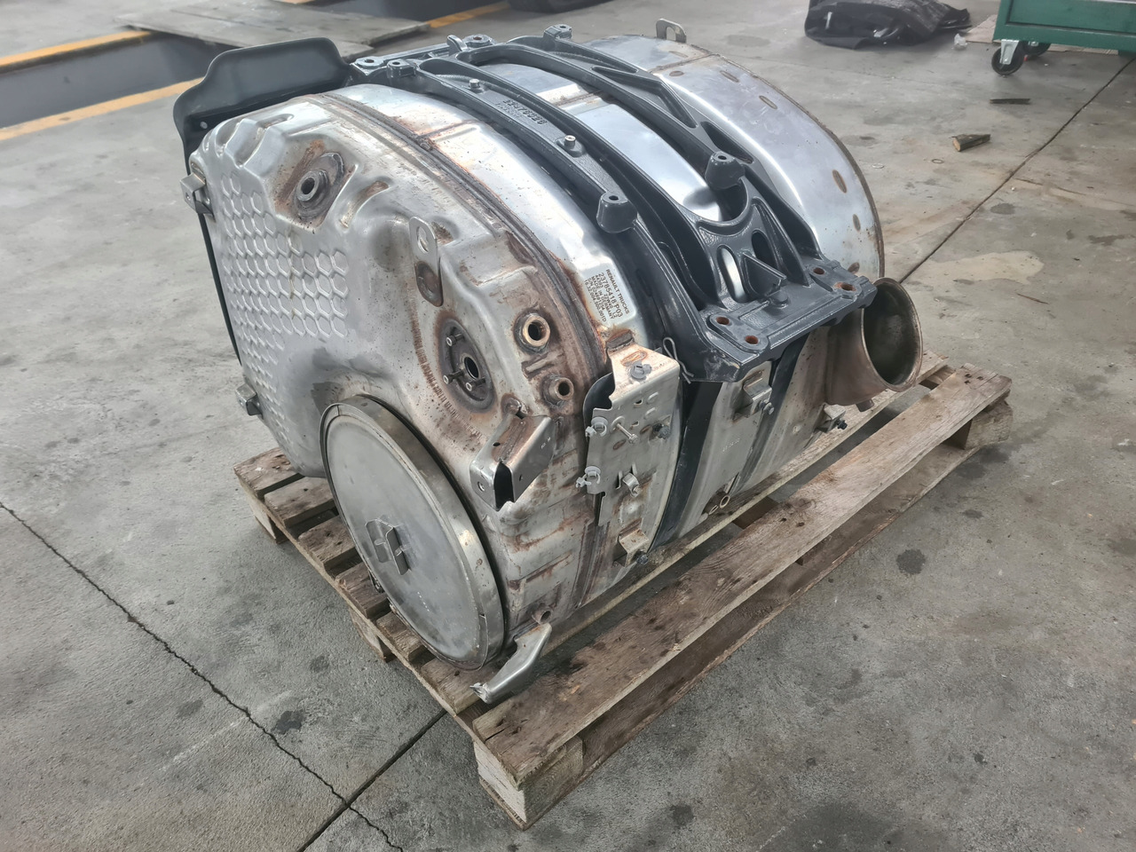 RENAULT KATALIZATOR TŁUMIK DPF FILTR VOLVO FH 5 FM 5 RENAULT GAMA T EVO NOWY MODEL - Katalüüsmuundur - Veoauto: pilt 1 RENAULT KATALIZATOR TŁUMIK DPF FILTR VOLVO FH 5 FM 5 RENAULT GAMA T EVO NOWY MODEL - Katalüüsmuundur - Veoauto: pilt 1