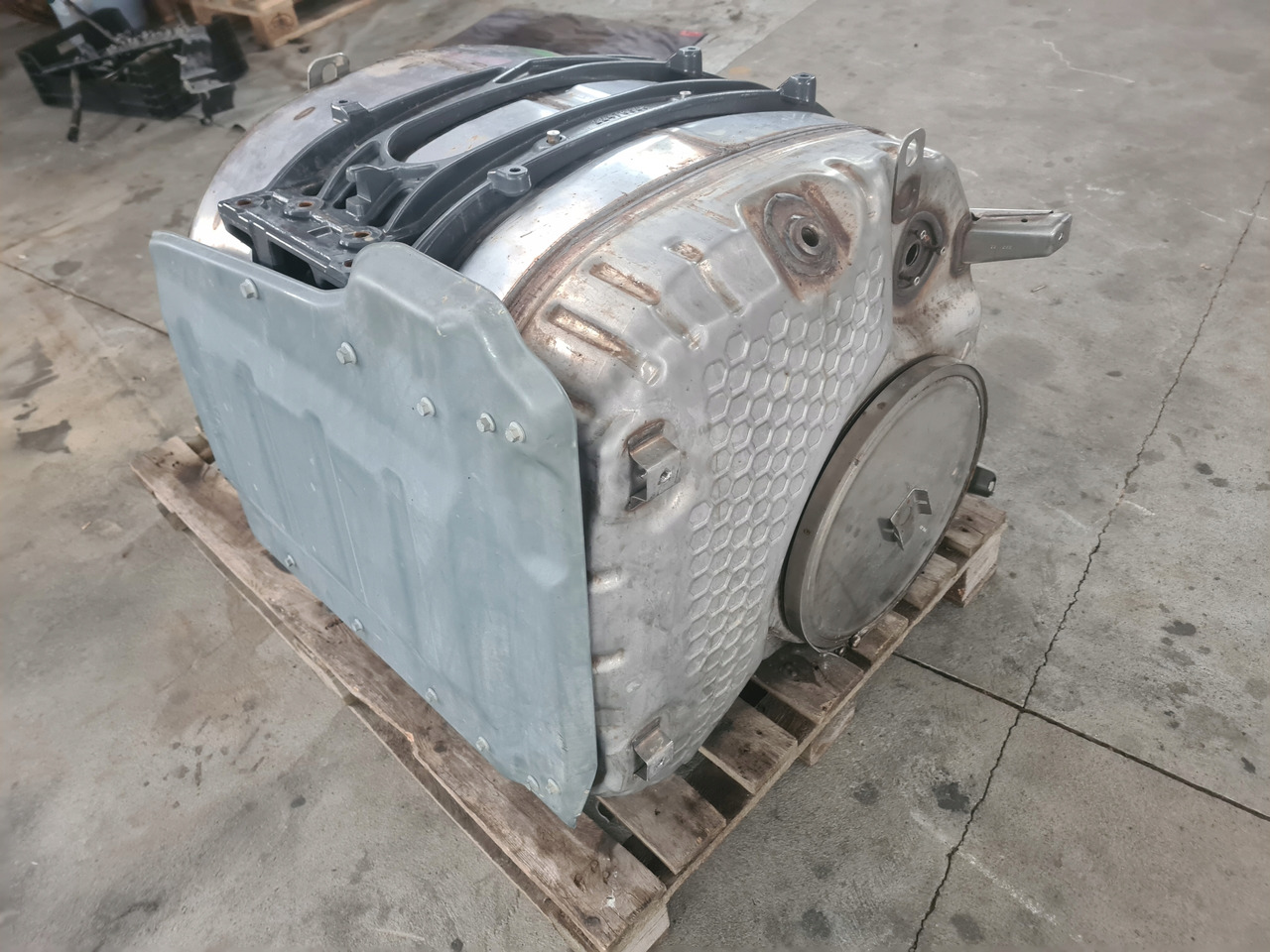 RENAULT KATALIZATOR TŁUMIK DPF FILTR VOLVO FH 5 FM 5 RENAULT GAMA T EVO NOWY MODEL - Katalüüsmuundur - Veoauto: pilt 4 RENAULT KATALIZATOR TŁUMIK DPF FILTR VOLVO FH 5 FM 5 RENAULT GAMA T EVO NOWY MODEL - Katalüüsmuundur - Veoauto: pilt 4