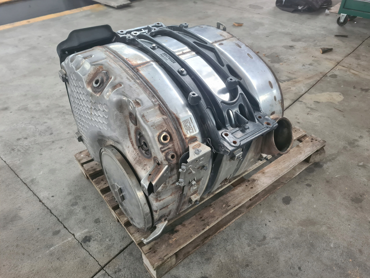 RENAULT KATALIZATOR TŁUMIK DPF FILTR VOLVO FH 5 FM 5 RENAULT GAMA T EVO NOWY MODEL - Katalüüsmuundur - Veoauto: pilt 2 RENAULT KATALIZATOR TŁUMIK DPF FILTR VOLVO FH 5 FM 5 RENAULT GAMA T EVO NOWY MODEL - Katalüüsmuundur - Veoauto: pilt 2