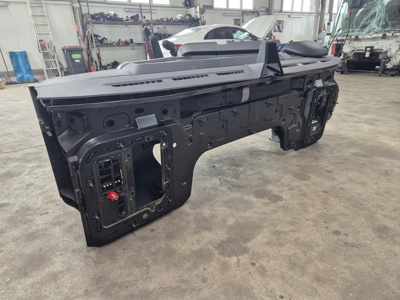 RENAULT KONSOLA KOMPLETNA KOKPIT DESKA PRZEKŁADKA ANGLIKA RENAULT GAMA T RANGE EVO - Kabiin ja interjöör - Veoauto: pilt 5 RENAULT KONSOLA KOMPLETNA KOKPIT DESKA PRZEKŁADKA ANGLIKA RENAULT GAMA T RANGE EVO - Kabiin ja interjöör - Veoauto: pilt 5