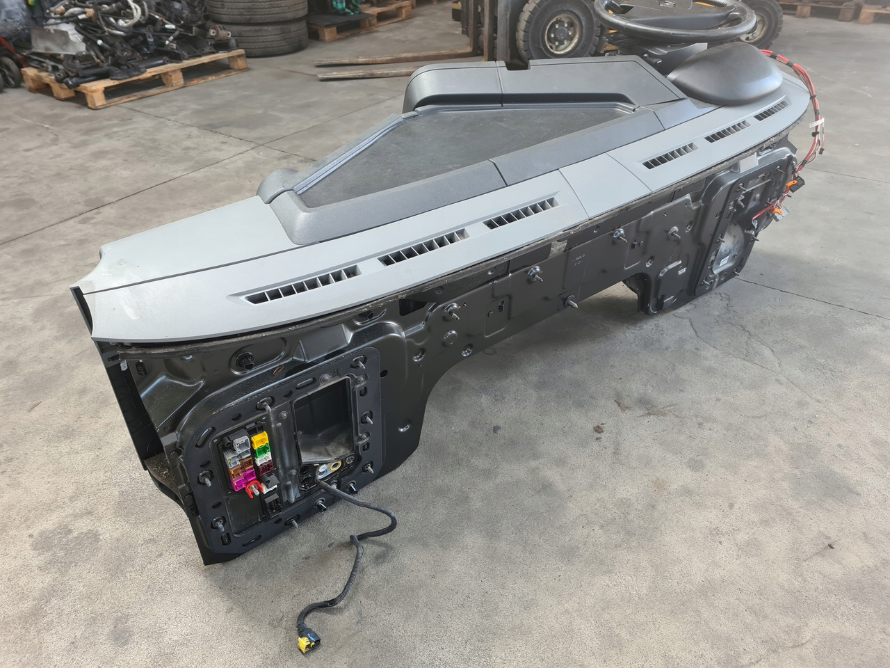 RENAULT KONSOLA KOMPLETNA KOKPIT DESKA ROZDZIELCZA PRZEKŁADKA ANGLIKA RENAULT GAMA T RANGE - Armatuurlaud - Veoauto: pilt 4 RENAULT KONSOLA KOMPLETNA KOKPIT DESKA ROZDZIELCZA PRZEKŁADKA ANGLIKA RENAULT GAMA T RANGE - Armatuurlaud - Veoauto: pilt 4