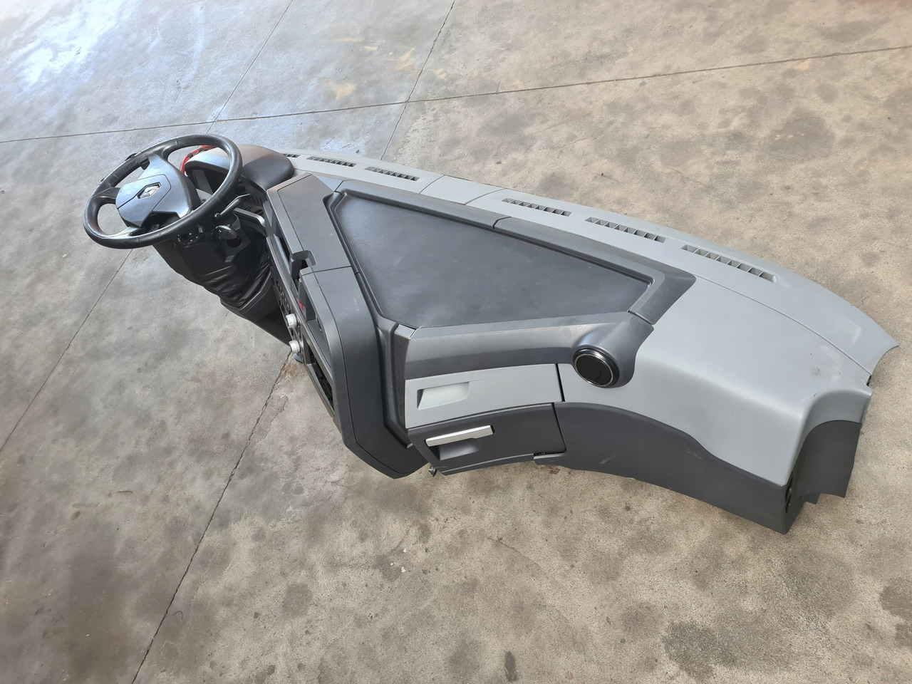 RENAULT KONSOLA KOMPLETNA KOKPIT DESKA ROZDZIELCZA PRZEKŁADKA ANGLIKA RENAULT GAMA T RANGE - Armatuurlaud - Veoauto: pilt 5 RENAULT KONSOLA KOMPLETNA KOKPIT DESKA ROZDZIELCZA PRZEKŁADKA ANGLIKA RENAULT GAMA T RANGE - Armatuurlaud - Veoauto: pilt 5