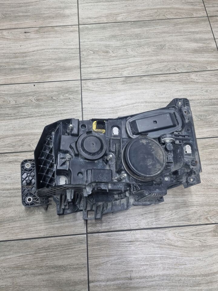 RENAULT LAMPA PRAWA REFLEKTOR RENAULT GAMA T RANGE ORYGINAŁ - Esituled - Veoauto: pilt 4 RENAULT LAMPA PRAWA REFLEKTOR RENAULT GAMA T RANGE ORYGINAŁ - Esituled - Veoauto: pilt 4