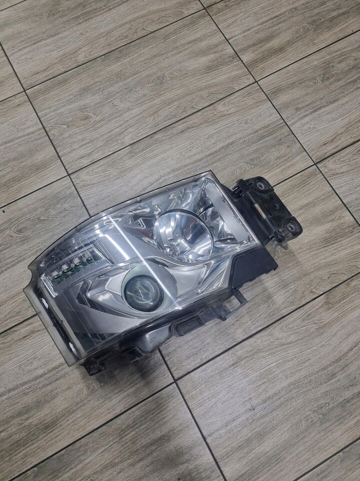 RENAULT LAMPA PRAWA REFLEKTOR RENAULT GAMA T RANGE ORYGINAŁ - Esituled - Veoauto: pilt 2 RENAULT LAMPA PRAWA REFLEKTOR RENAULT GAMA T RANGE ORYGINAŁ - Esituled - Veoauto: pilt 2