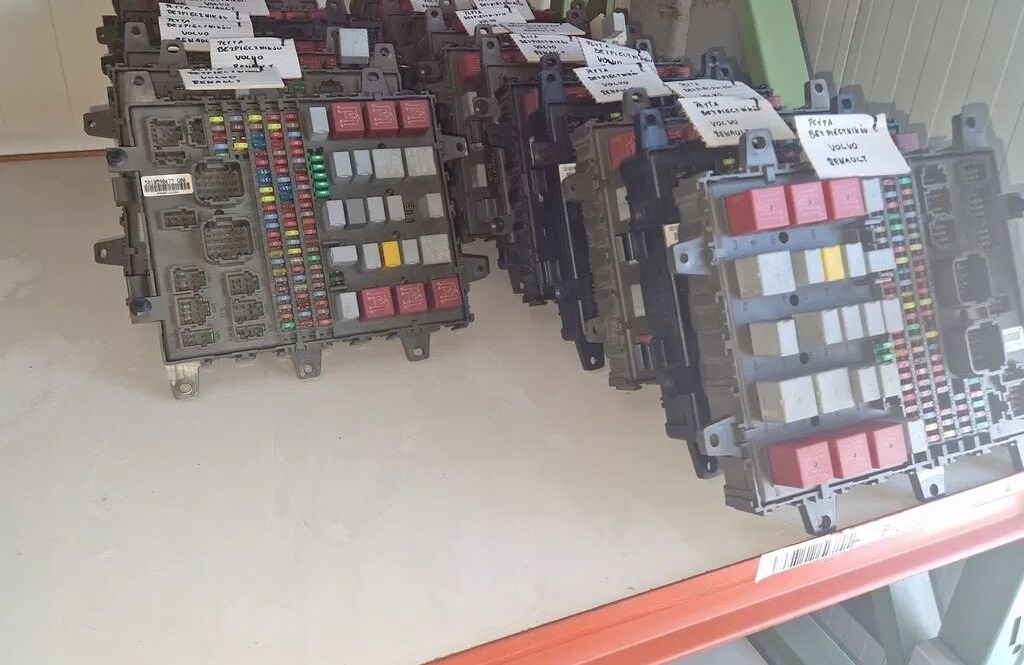 RENAULT TABLICA PŁYTA SKRZYNKA BEZPIECZNIKÓW RENAULT PREMIUM DXI MAGNUM DXI LANDER VOLVO FL FE - Kaitse - Veoauto: pilt 1 RENAULT TABLICA PŁYTA SKRZYNKA BEZPIECZNIKÓW RENAULT PREMIUM DXI MAGNUM DXI LANDER VOLVO FL FE - Kaitse - Veoauto: pilt 1