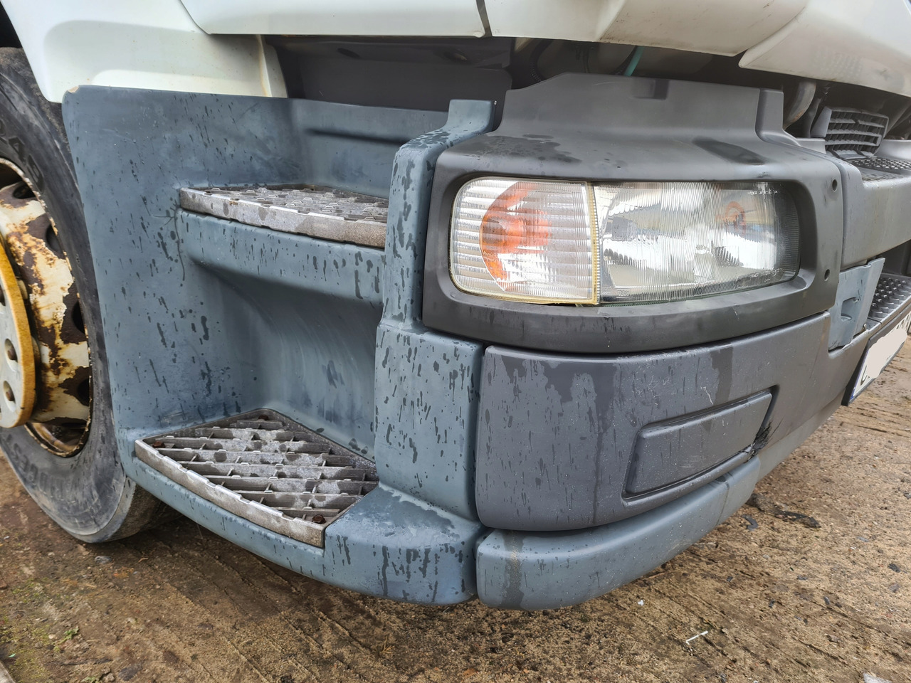 RENAULT ZDERZAK KOMPLETNY Z LAMPAMI BELKA STOPNIE RENAULT MIDLUM DXI 22.5 EURO 5 - Kaitseraud - Veoauto: pilt 3 RENAULT ZDERZAK KOMPLETNY Z LAMPAMI BELKA STOPNIE RENAULT MIDLUM DXI 22.5 EURO 5 - Kaitseraud - Veoauto: pilt 3