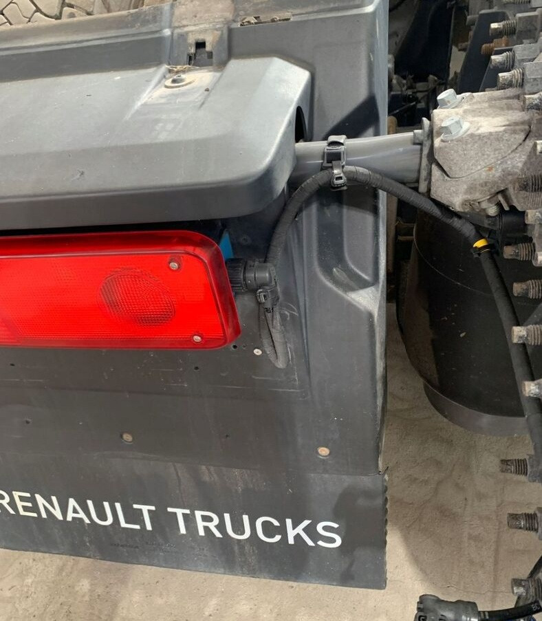Renault BŁOTNIK LEWY TYŁ KOMPLETNY RENAULT GAMA T C RANGE - Poritiib - Veoauto: pilt 1 Renault BŁOTNIK LEWY TYŁ KOMPLETNY RENAULT GAMA T C RANGE - Poritiib - Veoauto: pilt 1