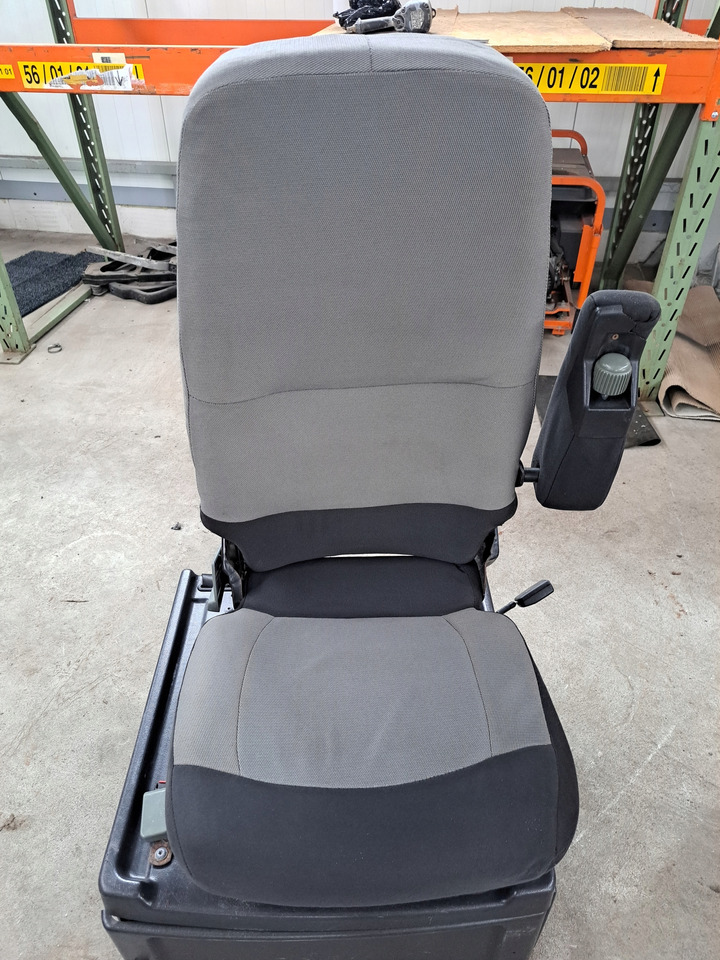 Renault FOTEL OBRACANY SIEDZENIE PASAŻERA RENAULT MAGNUM DXI LIFT VEGA S - Iste - Veoauto: pilt 3 Renault FOTEL OBRACANY SIEDZENIE PASAŻERA RENAULT MAGNUM DXI LIFT VEGA S - Iste - Veoauto: pilt 3