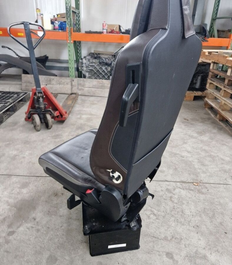Renault FOTEL SIEDZENIE PASAŻERA RENAULT RANGE GAMA T C K OBROTOWY OBRAC - Iste - Veoauto: pilt 4 Renault FOTEL SIEDZENIE PASAŻERA RENAULT RANGE GAMA T C K OBROTOWY OBRAC - Iste - Veoauto: pilt 4