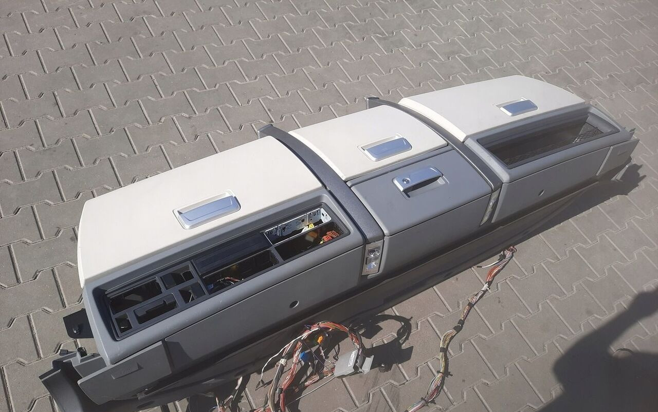 Renault KONSOLA PÓŁKA GÓRNA RENAULT GAMA T RANGE - Kabiin ja interjöör - Veoauto: pilt 4 Renault KONSOLA PÓŁKA GÓRNA RENAULT GAMA T RANGE - Kabiin ja interjöör - Veoauto: pilt 4