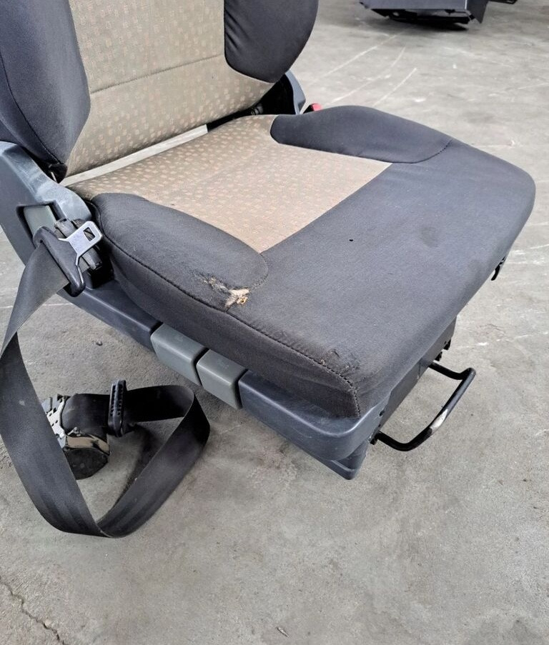 Renault PRAWY SIEDZENIE PASAŻERA Renault MIDLUM PREMIUM DXI - Iste - Veoauto: pilt 2 Renault PRAWY SIEDZENIE PASAŻERA Renault MIDLUM PREMIUM DXI - Iste - Veoauto: pilt 2