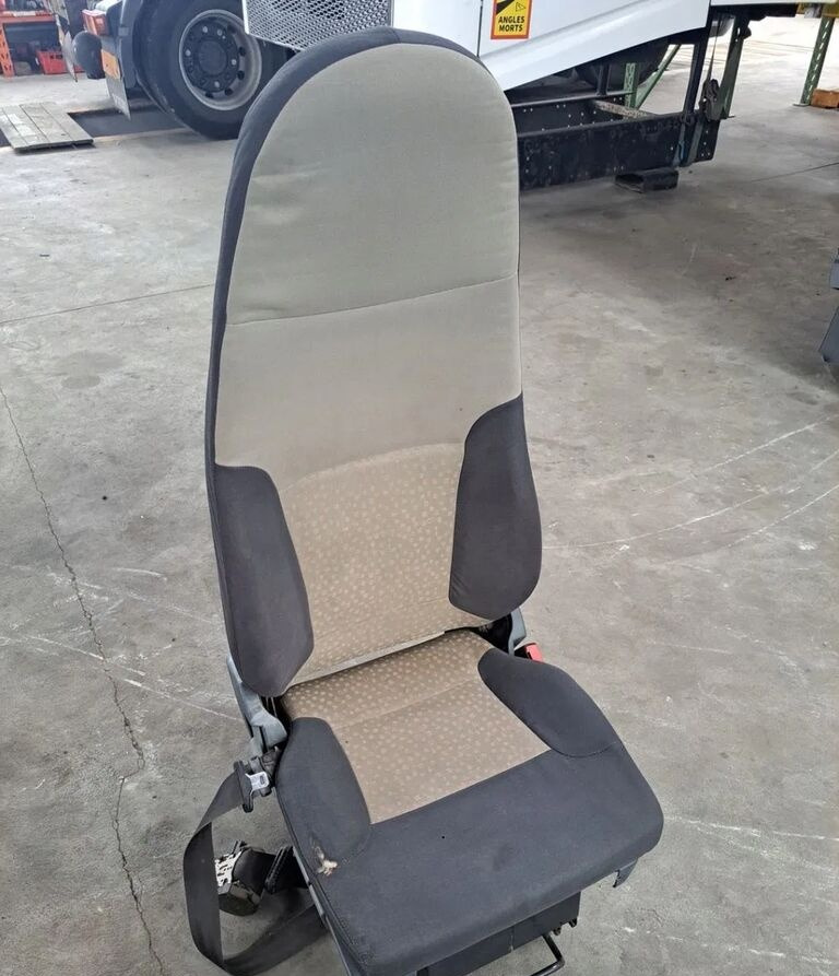 Renault PRAWY SIEDZENIE PASAŻERA Renault MIDLUM PREMIUM DXI - Iste - Veoauto: pilt 1 Renault PRAWY SIEDZENIE PASAŻERA Renault MIDLUM PREMIUM DXI - Iste - Veoauto: pilt 1