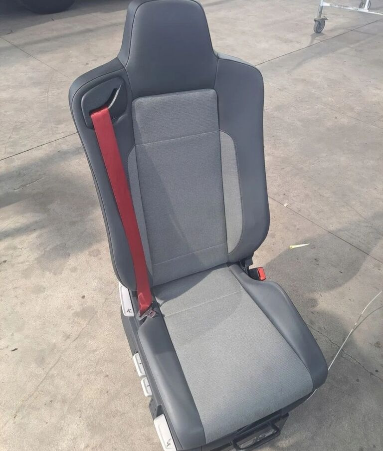 Renault PRAWY SIEDZENIE PASAŻERA Renault RANGE GAMA T C K - Iste - Veoauto: pilt 2 Renault PRAWY SIEDZENIE PASAŻERA Renault RANGE GAMA T C K - Iste - Veoauto: pilt 2
