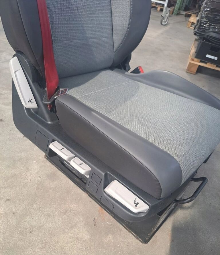 Renault PRAWY SIEDZENIE PASAŻERA Renault RANGE GAMA T C K - Iste - Veoauto: pilt 1 Renault PRAWY SIEDZENIE PASAŻERA Renault RANGE GAMA T C K - Iste - Veoauto: pilt 1