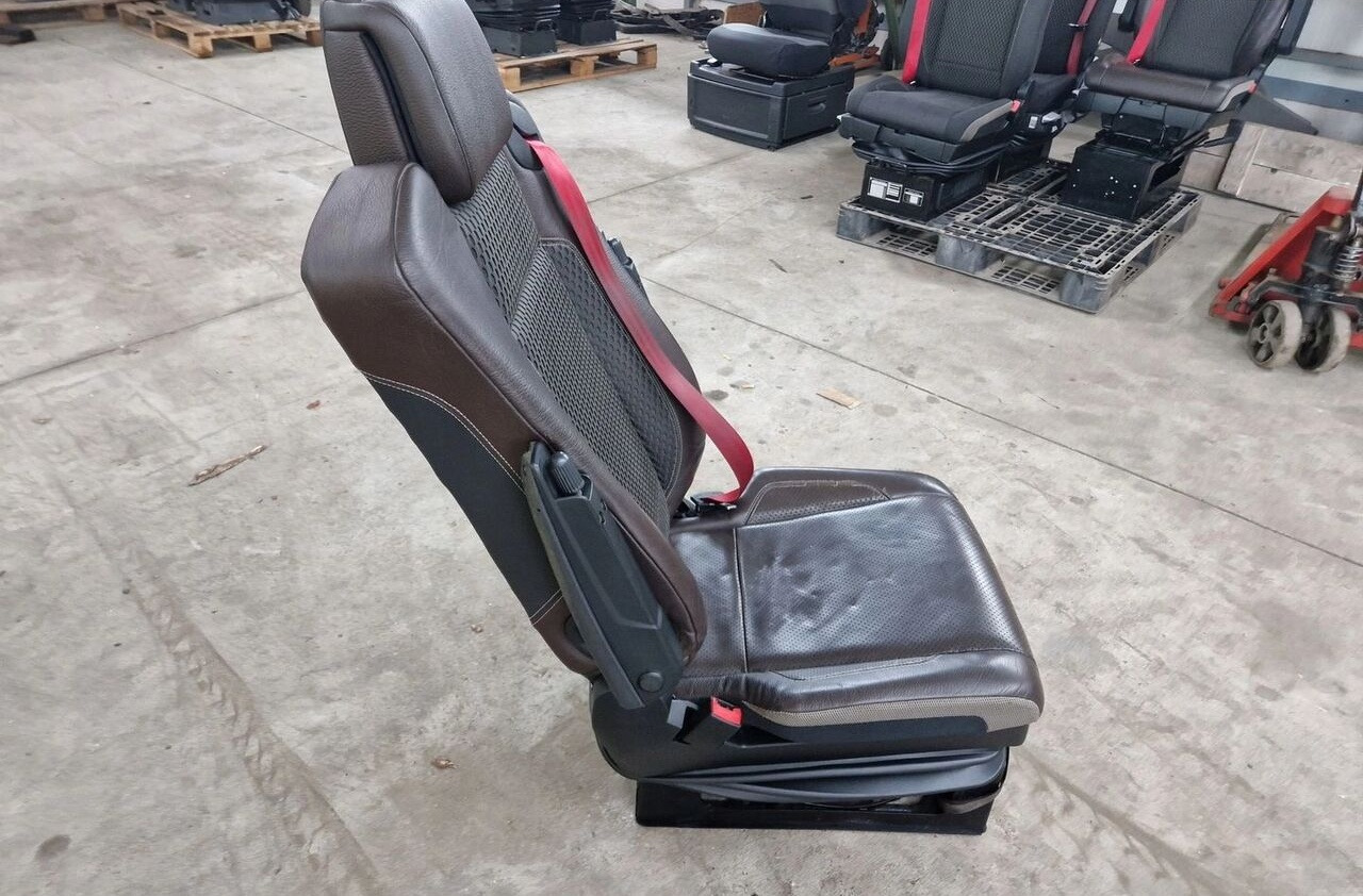 Renault SIEDZENIE KIEROWCY Renault GAMA T C K - Iste - Veoauto: pilt 4 Renault SIEDZENIE KIEROWCY Renault GAMA T C K - Iste - Veoauto: pilt 4