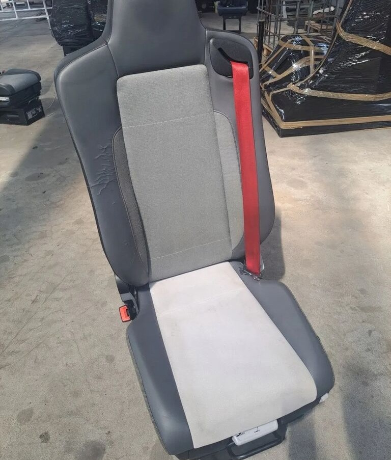 Renault SIEDZENIE KIEROWCY Renault RANGE GAMA T C K - Iste - Veoauto: pilt 3 Renault SIEDZENIE KIEROWCY Renault RANGE GAMA T C K - Iste - Veoauto: pilt 3