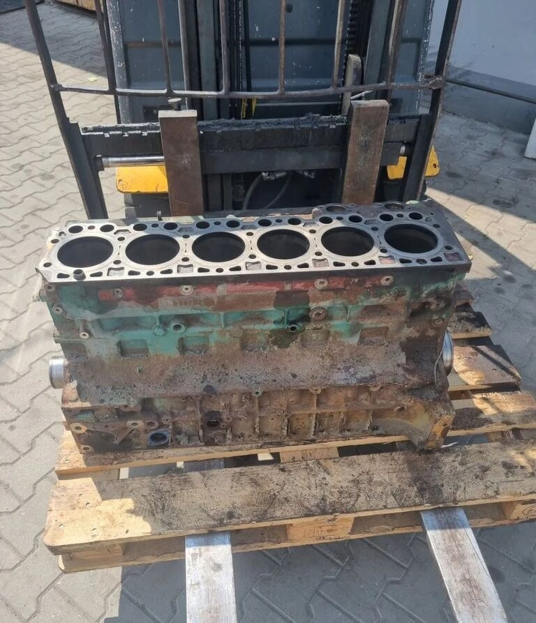 Renault WAŁ KORBOWY VOLVO FL FE PREMIUM MIDLUM DXI 7 D7E Deutz Renault , Volvo FE FL - Silindriplokk - Veoauto: pilt 1 Renault WAŁ KORBOWY VOLVO FL FE PREMIUM MIDLUM DXI 7 D7E Deutz Renault , Volvo FE FL - Silindriplokk - Veoauto: pilt 1