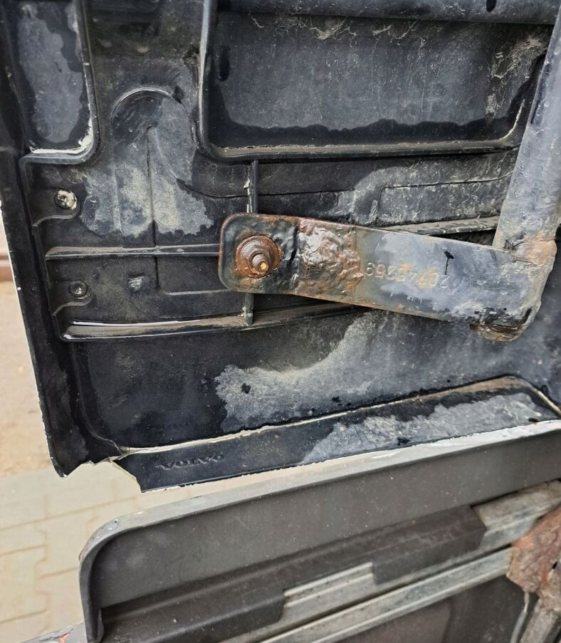 SPOILERY OWIEWKI KABINY KOMPLET VOLVO FH 12 13 XL - Aerodünaamika/ Spoiler - Veoauto: pilt 2 SPOILERY OWIEWKI KABINY KOMPLET VOLVO FH 12 13 XL - Aerodünaamika/ Spoiler - Veoauto: pilt 2