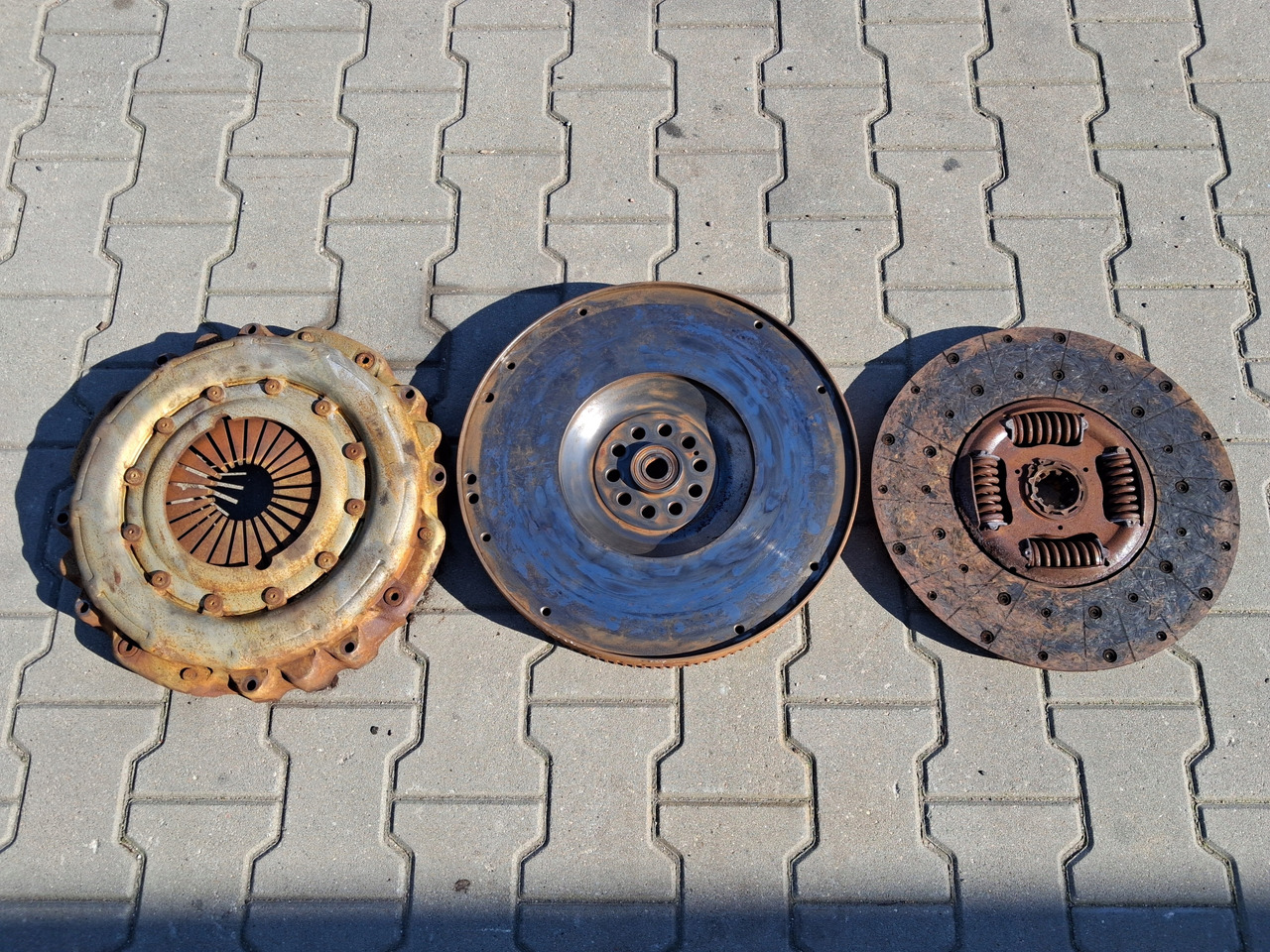 SPRZĘGŁO KOMPLETNE VOLVO FL FE D5K RENAULT GAMA D DTI 5 EURO 6 - Sidur ja varuosad: pilt 1 SPRZĘGŁO KOMPLETNE VOLVO FL FE D5K RENAULT GAMA D DTI 5 EURO 6 - Sidur ja varuosad: pilt 1