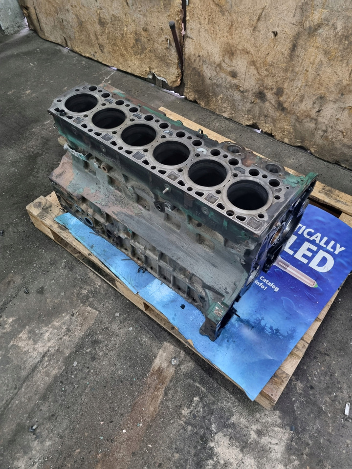 VOLVO BLOK SILNIKA GOŁY SŁUPEK VOLVO FL FE RENAULT PREMIUM MIDLUM DXI 7 D7F - Silindriplokk - Veoauto: pilt 2 VOLVO BLOK SILNIKA GOŁY SŁUPEK VOLVO FL FE RENAULT PREMIUM MIDLUM DXI 7 D7F - Silindriplokk - Veoauto: pilt 2