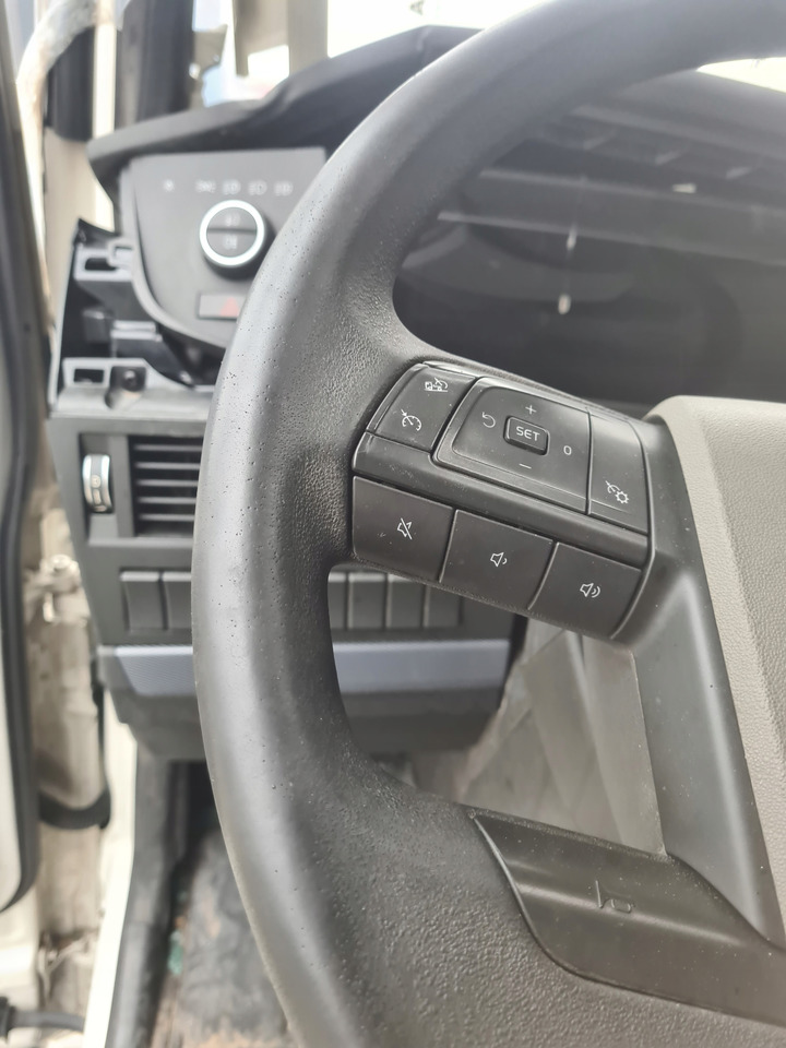 VOLVO KIEROWNICA WIELOFUNKCYJNA KOMPLETNA VOLVO FH 5 FM 5 FMX - Rool - Veoauto: pilt 3 VOLVO KIEROWNICA WIELOFUNKCYJNA KOMPLETNA VOLVO FH 5 FM 5 FMX - Rool - Veoauto: pilt 3