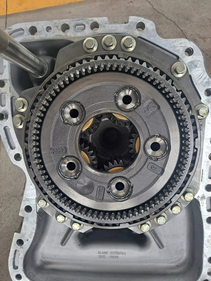 VOLVO OBUDOWA TYŁ REDUKTOR SKRZYNI I-SHIFT AUTOMAT AT 2612 TRAG-G VOLVO FH 4 FH 5 RENAULT GAMA T - Käigukast ja varuosad - Veoauto: pilt 3 VOLVO OBUDOWA TYŁ REDUKTOR SKRZYNI I-SHIFT AUTOMAT AT 2612 TRAG-G VOLVO FH 4 FH 5 RENAULT GAMA T - Käigukast ja varuosad - Veoauto: pilt 3