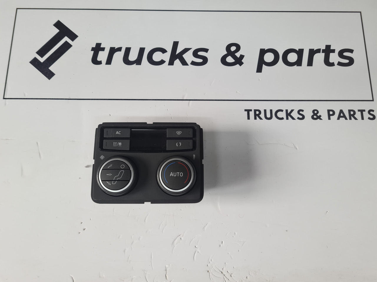 VOLVO PANEL NAWIEWU OGRZEWANIA KLIMATYZACJI VOLVO FH 5 ORYGINAŁ 22711928 - Soojendus/ Ventilatsioon - Veoauto: pilt 1 VOLVO PANEL NAWIEWU OGRZEWANIA KLIMATYZACJI VOLVO FH 5 ORYGINAŁ 22711928 - Soojendus/ Ventilatsioon - Veoauto: pilt 1