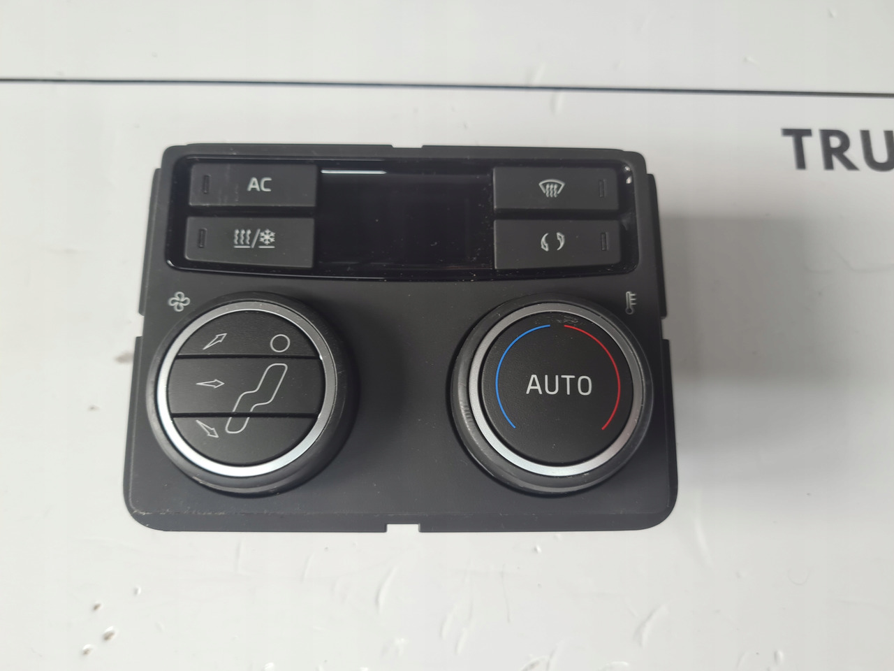 VOLVO PANEL NAWIEWU OGRZEWANIA KLIMATYZACJI VOLVO FH 5 ORYGINAŁ 22711928 - Soojendus/ Ventilatsioon - Veoauto: pilt 2 VOLVO PANEL NAWIEWU OGRZEWANIA KLIMATYZACJI VOLVO FH 5 ORYGINAŁ 22711928 - Soojendus/ Ventilatsioon - Veoauto: pilt 2