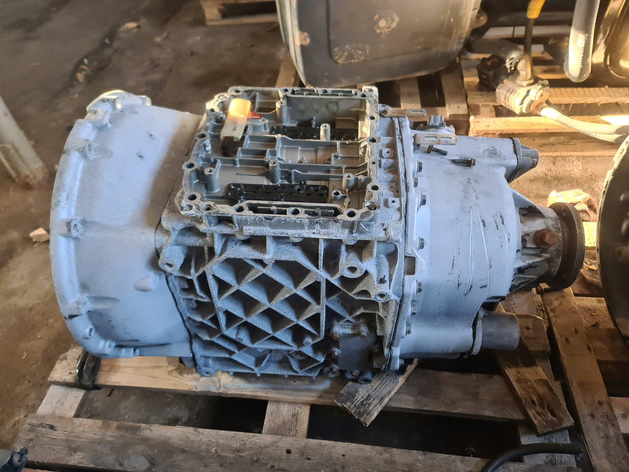 VOLVO SKRZYNIA BIEGÓW RENAULT DXI VOLVO FH FM VT2412B - Käigukast - Veoauto: pilt 1 VOLVO SKRZYNIA BIEGÓW RENAULT DXI VOLVO FH FM VT2412B - Käigukast - Veoauto: pilt 1