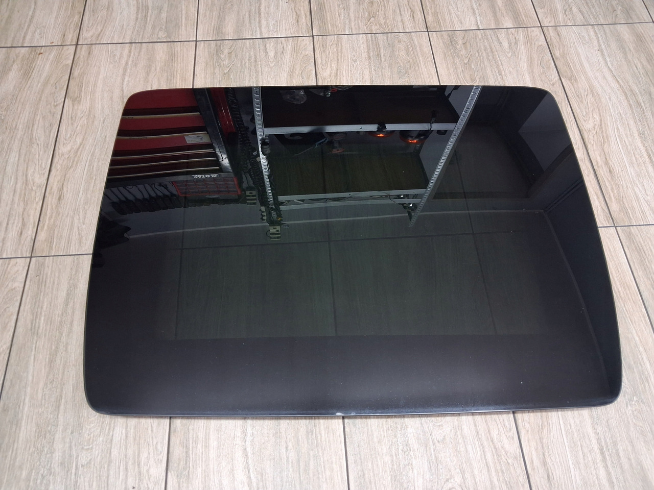 VOLVO SZYBERDACH SZKLANY SZKŁO SZYBERDACHU VOLVO FH 4 - Kabiin ja interjöör - Veoauto: pilt 1 VOLVO SZYBERDACH SZKLANY SZKŁO SZYBERDACHU VOLVO FH 4 - Kabiin ja interjöör - Veoauto: pilt 1