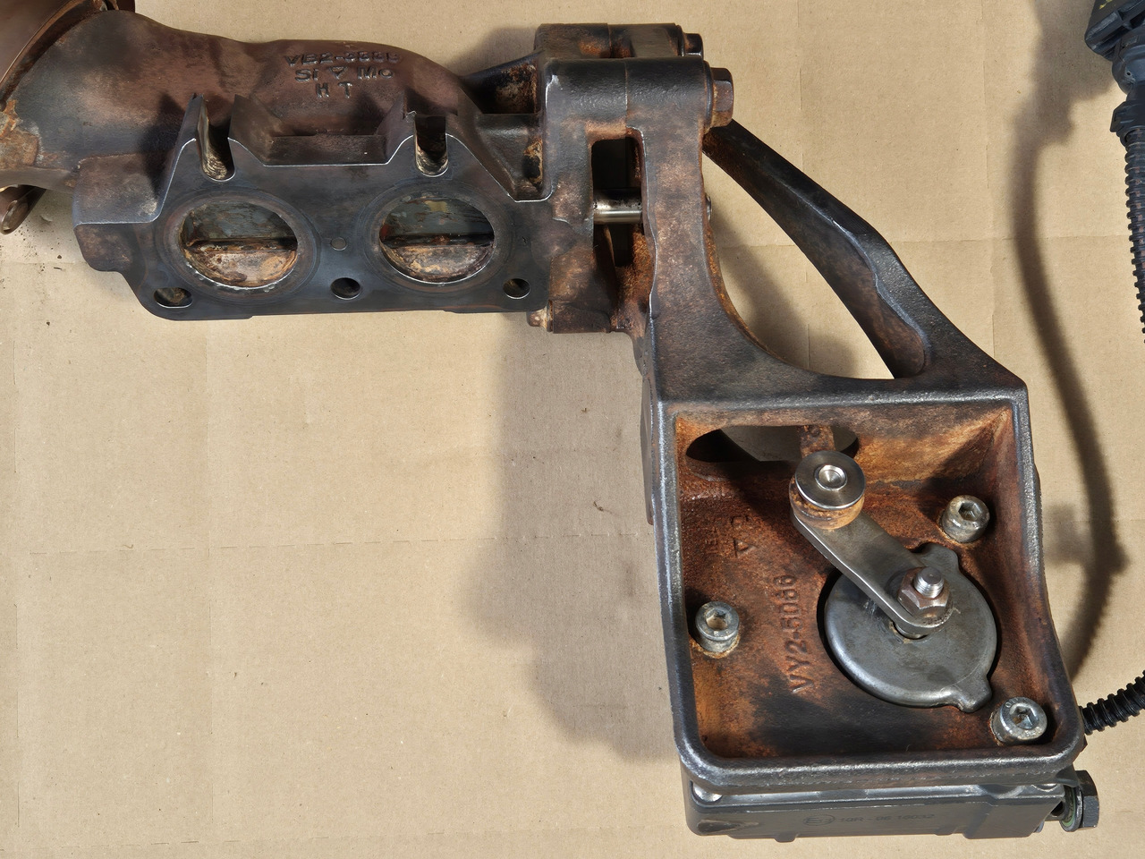 VOLVO ZAWÓR EGR KLAPA EGR RENAULT GAMA EVO TURBO COMPOUND VOLVO FH FM 24328031 - Mootor ja varuosad - Veoauto: pilt 1 VOLVO ZAWÓR EGR KLAPA EGR RENAULT GAMA EVO TURBO COMPOUND VOLVO FH FM 24328031 - Mootor ja varuosad - Veoauto: pilt 1