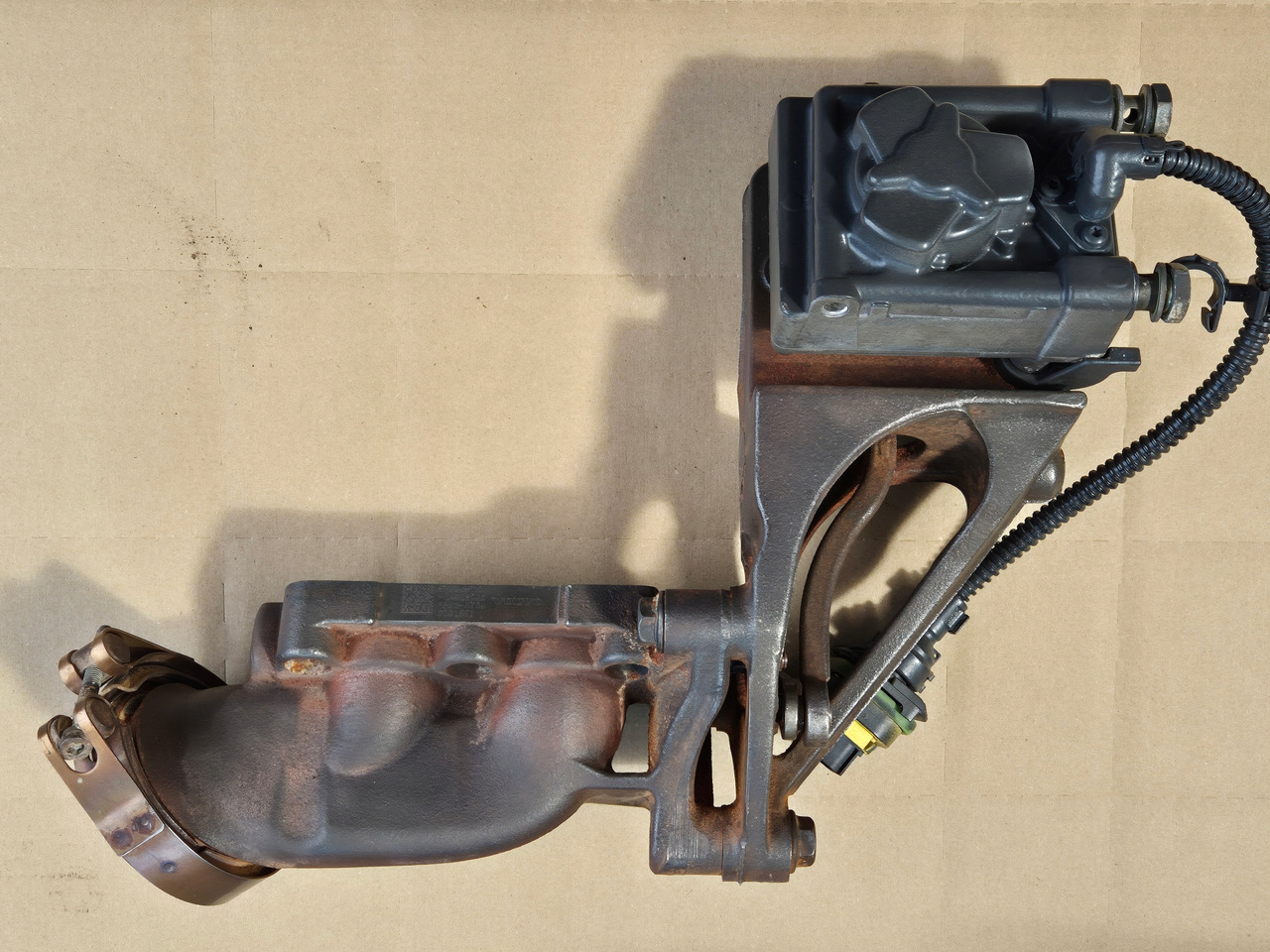 VOLVO ZAWÓR EGR KLAPA EGR RENAULT GAMA EVO TURBO COMPOUND VOLVO FH FM 24328031 - Mootor ja varuosad - Veoauto: pilt 2 VOLVO ZAWÓR EGR KLAPA EGR RENAULT GAMA EVO TURBO COMPOUND VOLVO FH FM 24328031 - Mootor ja varuosad - Veoauto: pilt 2