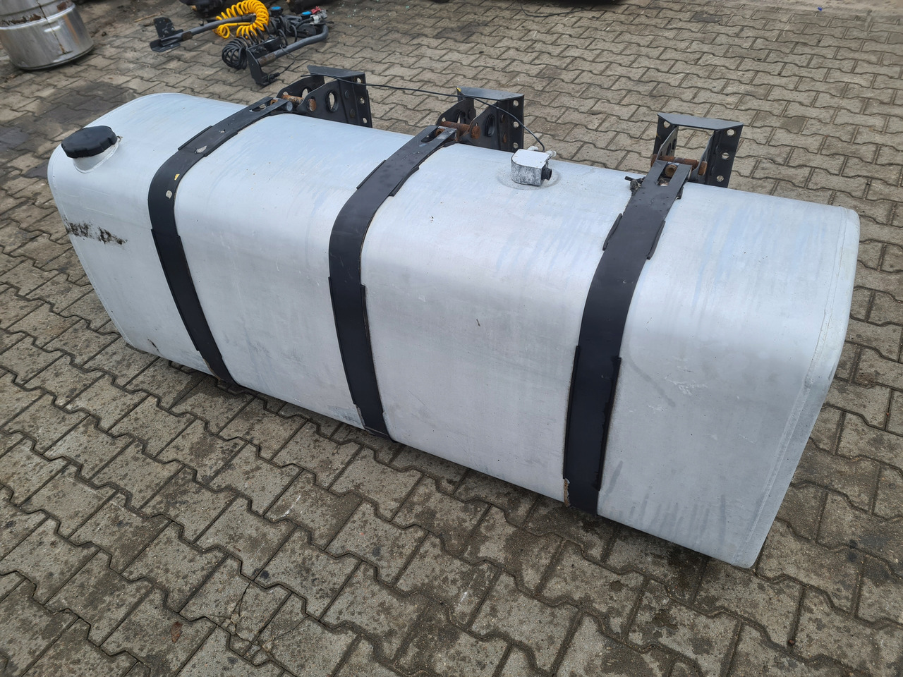 VOLVO ZBIORNIK PALIWA RENAULT PREMIUM MAGNUM DXI GAMA T VOLVO FH 13 4 180X70X70 - Kütusepaak - Veoauto: pilt 1 VOLVO ZBIORNIK PALIWA RENAULT PREMIUM MAGNUM DXI GAMA T VOLVO FH 13 4 180X70X70 - Kütusepaak - Veoauto: pilt 1