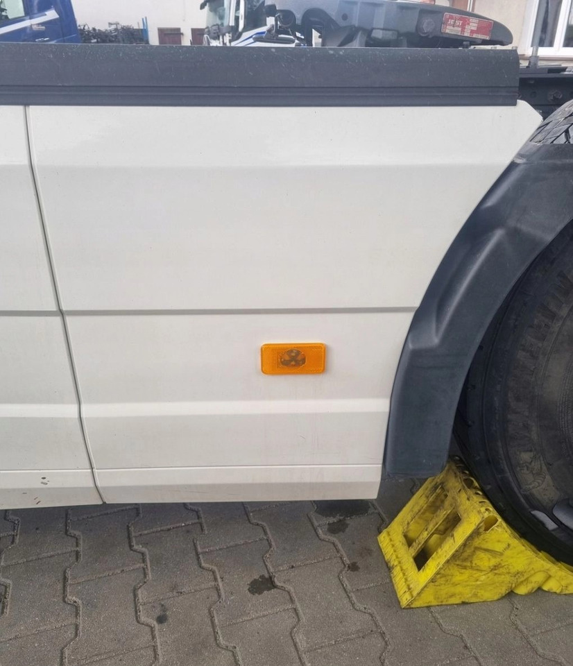 ZABUDOWA OSŁONA OWIEWKA MIĘDZYOSIOWA LEWA VOLVO FH 4 FH 5 - Varuosa: pilt 4 ZABUDOWA OSŁONA OWIEWKA MIĘDZYOSIOWA LEWA VOLVO FH 4 FH 5 - Varuosa: pilt 4
