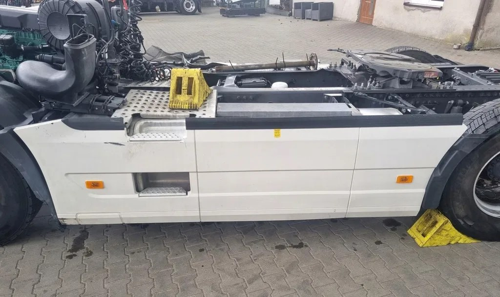 ZABUDOWA OSŁONA OWIEWKA MIĘDZYOSIOWA LEWA VOLVO FH 4 FH 5 - Varuosa: pilt 1 ZABUDOWA OSŁONA OWIEWKA MIĘDZYOSIOWA LEWA VOLVO FH 4 FH 5 - Varuosa: pilt 1
