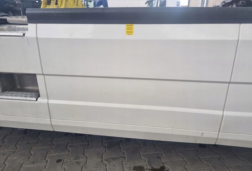 ZABUDOWA OSŁONA OWIEWKA MIĘDZYOSIOWA LEWA VOLVO FH 4 FH 5 - Varuosa: pilt 3 ZABUDOWA OSŁONA OWIEWKA MIĘDZYOSIOWA LEWA VOLVO FH 4 FH 5 - Varuosa: pilt 3