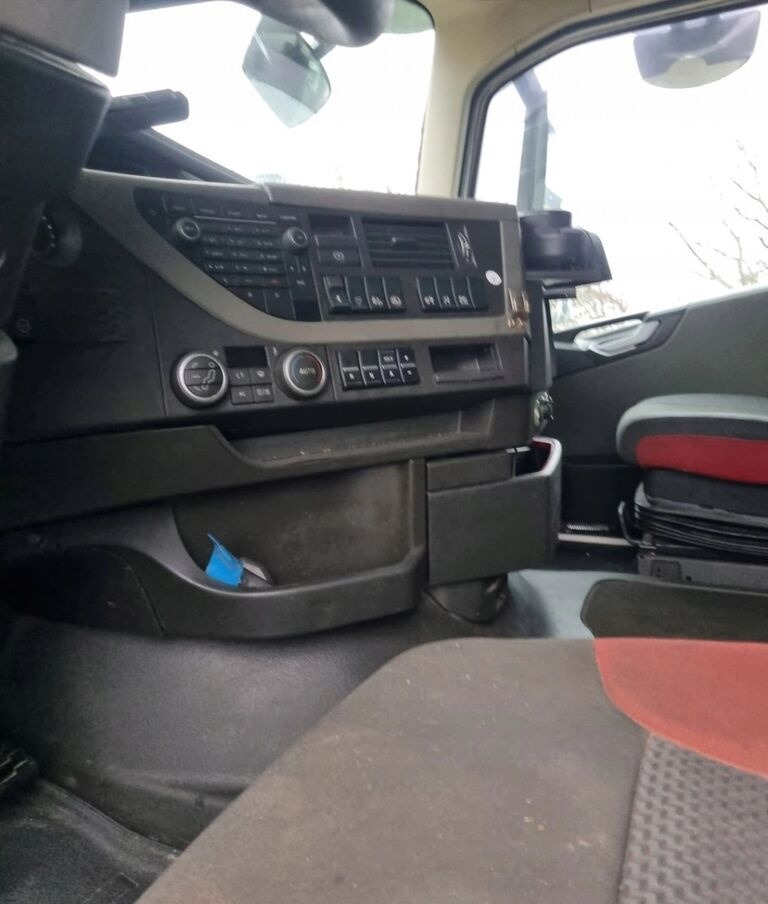 Volvo-ABG VOLVO FH 4 EURO 6 GLOBETROTTER 2018 ROK - Kabiin - Veoauto: pilt 3 Volvo-ABG VOLVO FH 4 EURO 6 GLOBETROTTER 2018 ROK - Kabiin - Veoauto: pilt 3