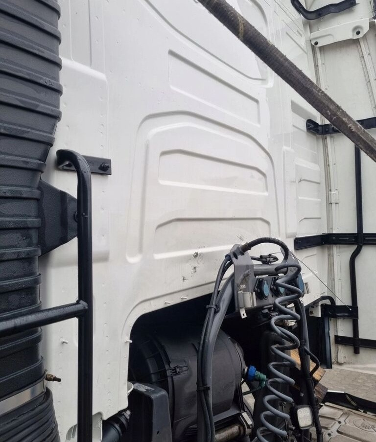 Volvo-ABG VOLVO FH 4 EURO 6 GLOBETROTTER 2018 ROK Volvo VOLVO FH 4 EURO 6 GLOBETROTTER 2018 ROK - Kabiin - Veoauto: pilt 4 Volvo-ABG VOLVO FH 4 EURO 6 GLOBETROTTER 2018 ROK Volvo VOLVO FH 4 EURO 6 GLOBETROTTER 2018 ROK - Kabiin - Veoauto: pilt 4