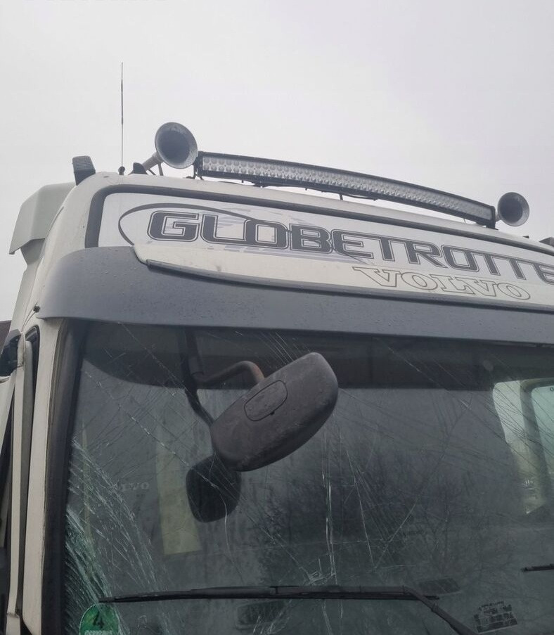 Volvo BLENDA DASZEK OSŁONA PRZECIWSŁONECZNA MOCOWANIA VOLVO FH 13 LIFT - Päikesesirm - Veoauto: pilt 1 Volvo BLENDA DASZEK OSŁONA PRZECIWSŁONECZNA MOCOWANIA VOLVO FH 13 LIFT - Päikesesirm - Veoauto: pilt 1