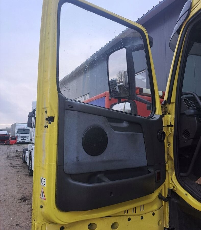 Volvo FH 12 13 - Uks ja varuosad - Veoauto: pilt 1 Volvo FH 12 13 - Uks ja varuosad - Veoauto: pilt 1