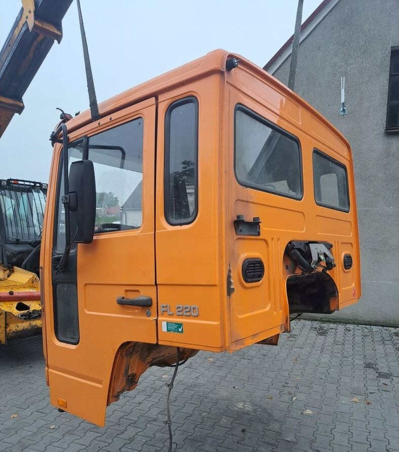 Volvo FL 6 00-06 - Kabiin - Veoauto: pilt 3 Volvo FL 6 00-06 - Kabiin - Veoauto: pilt 3