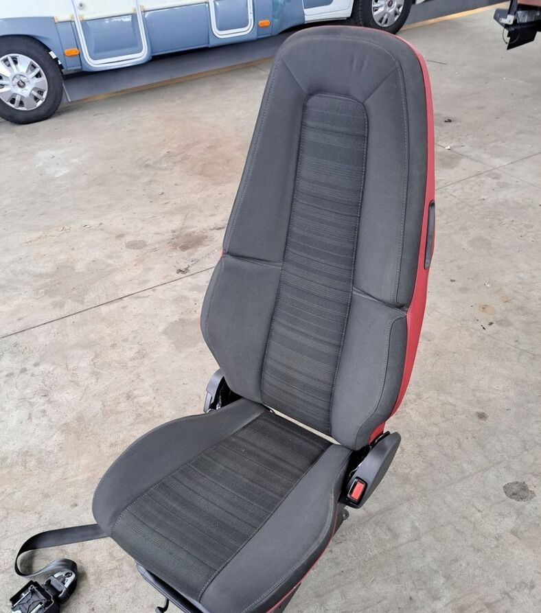 Volvo FOTEL PASAŻERA PRAWY VOLVO FH 4 FM 4 - Iste - Veoauto: pilt 3 Volvo FOTEL PASAŻERA PRAWY VOLVO FH 4 FM 4 - Iste - Veoauto: pilt 3